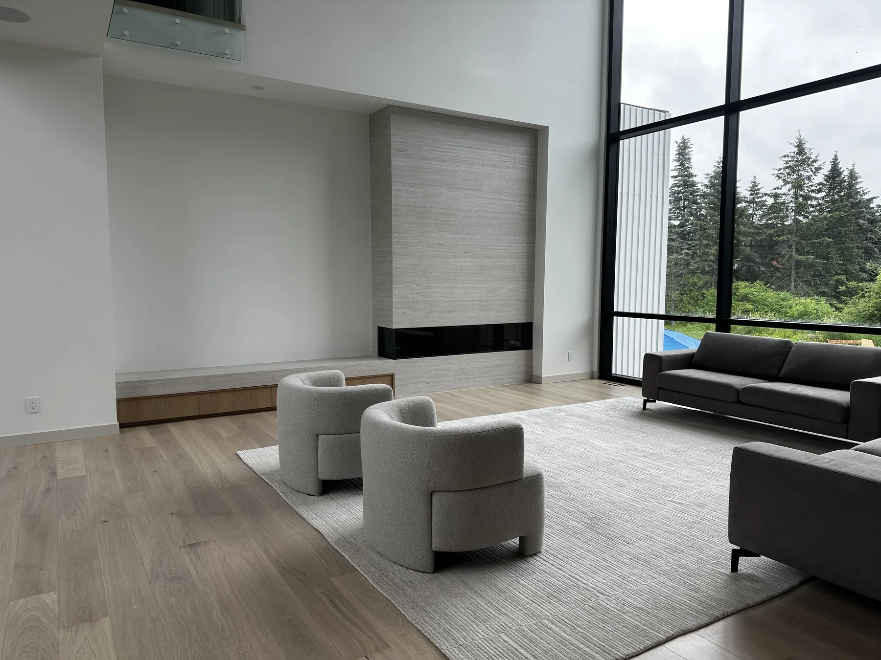O’Connor family room with a low fitted media cabinet