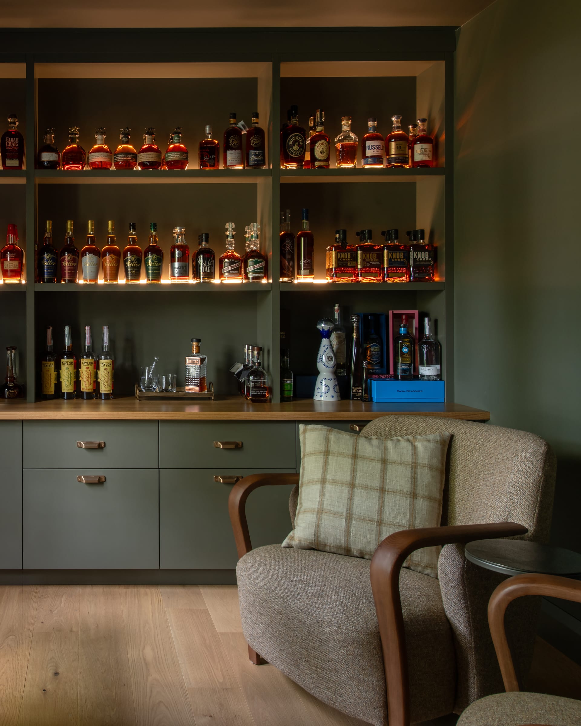 Millwork shelving with deliberate material direction and dark edge details
